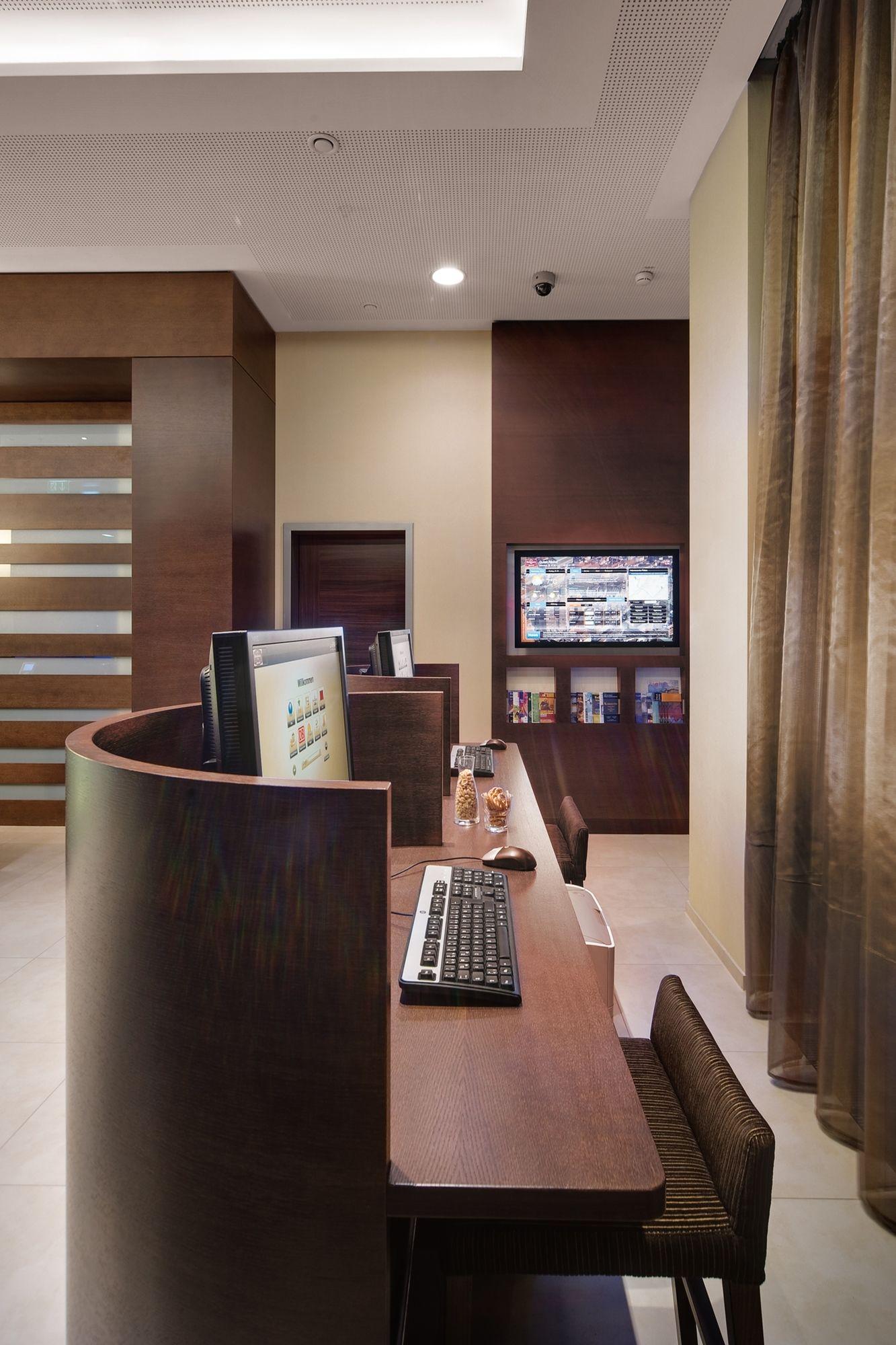 Hotel By Marriott East